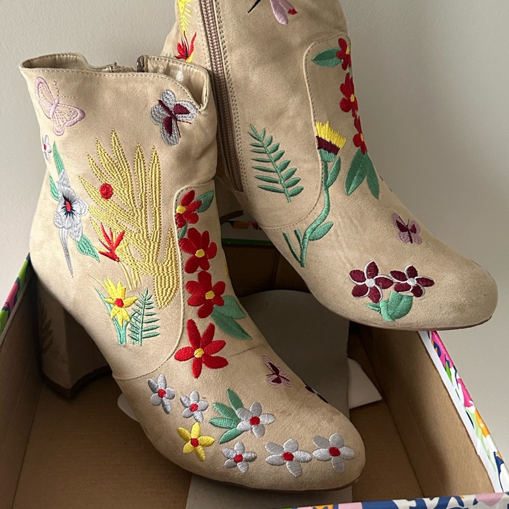 Shoe Republic LA Beige Floral Embroidered Ankle Boots